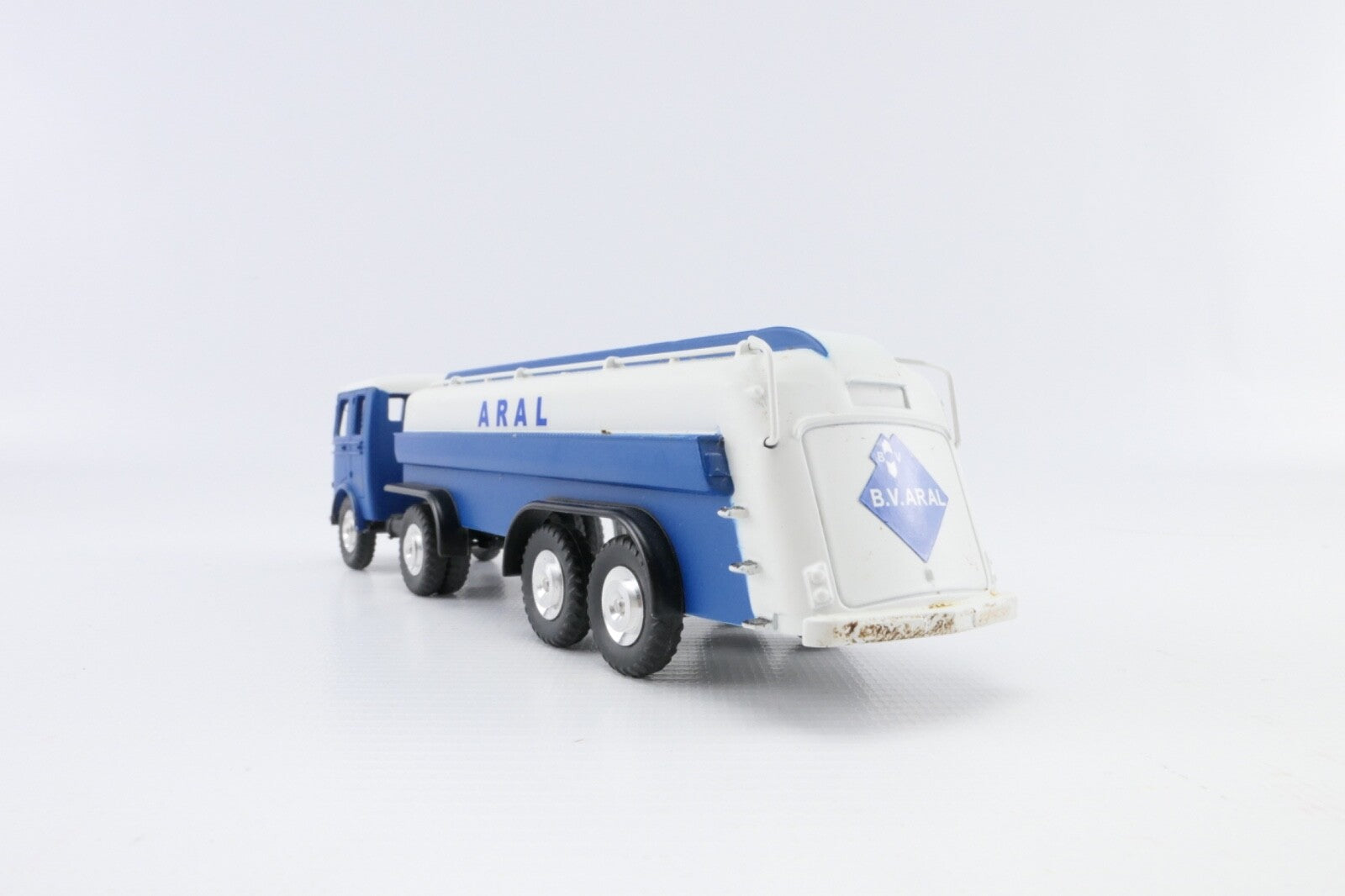 Märklin 18032 Mercedes Benz Treibstoff Tankwagen "ARAL"  , 1:43 in OVP.4