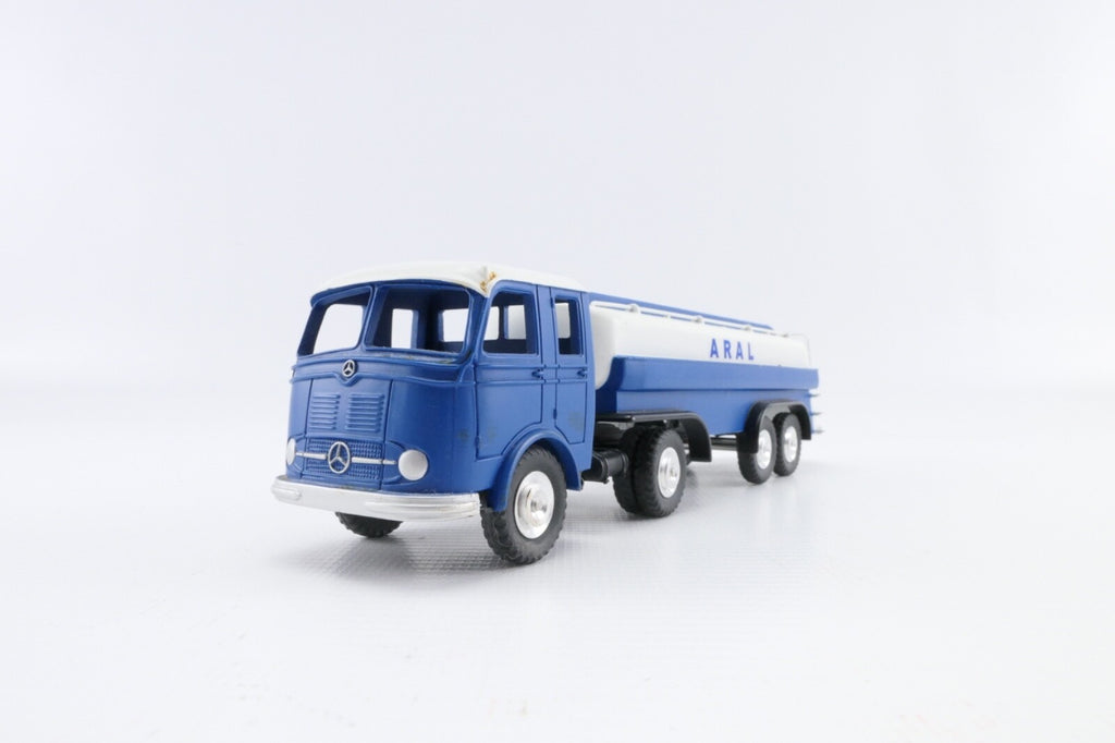 Märklin 18032 Mercedes Benz Treibstoff Tankwagen "ARAL"  , 1:43 in OVP.2
